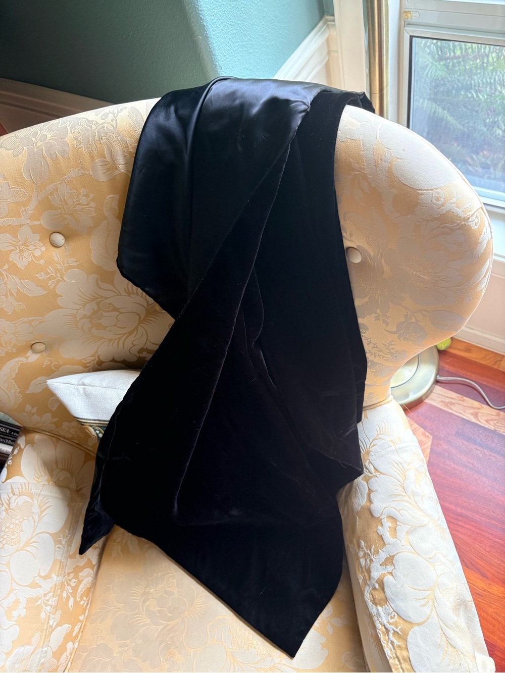 NWOT Black Women’s Velvet and Taffeta Evening Wrap.